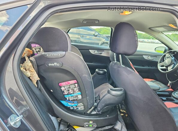 3KPF24AD5PE508091 2023 KIA FORTE Gray Vista de los asientos traseros