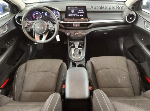 3KPF24AD5PE555024 2023 KIA FORTE Blue Widok deski rozdzielczej
