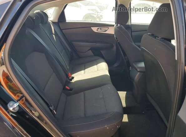 3KPF24AD5PE579064 2023 KIA FORTE Black Widok tylnych siedzeń