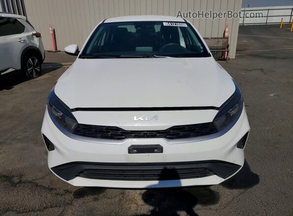 3KPF24AD5PE600169 2023 KIA FORTE White Вид спереду
