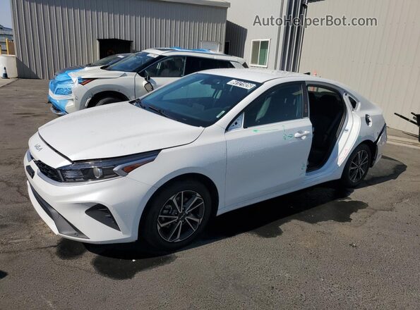 3KPF24AD5PE600169 2023 KIA FORTE White 