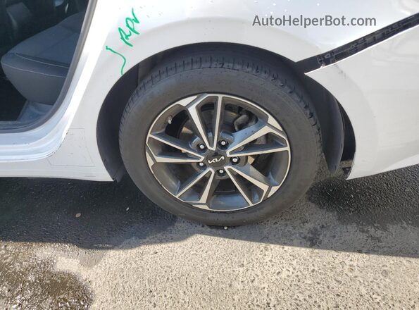 3KPF24AD5PE600169 2023 KIA FORTE White 