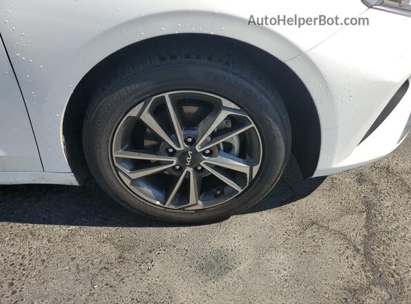 3KPF24AD5PE600169 2023 KIA FORTE White 