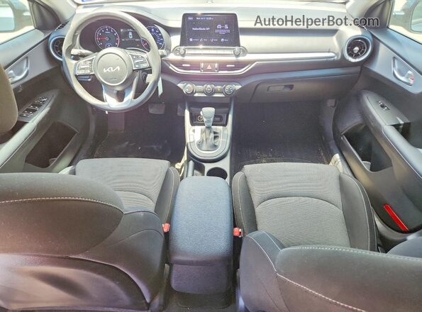 3KPF24AD5PE648397 2023 KIA FORTE Silver Առջևի վահանակի տեսք