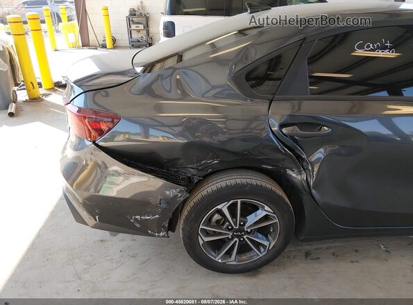3KPF24AD5PE678645 2023 KIA FORTE Gray Вид спереду
