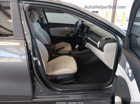 3KPF24AD5PE678645 2023 KIA FORTE Gray Вид салону спереду