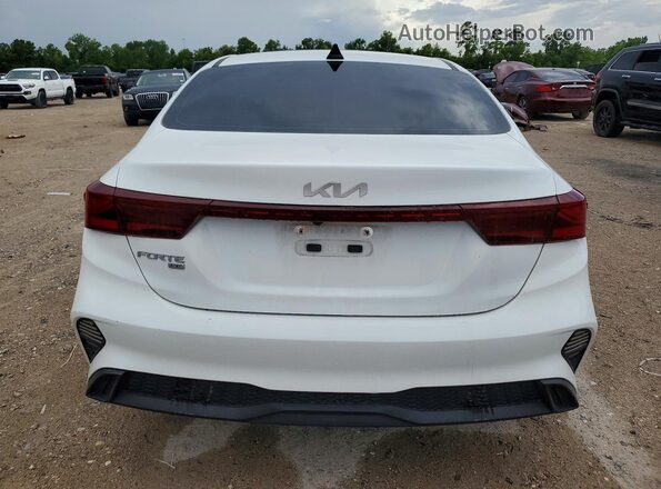 3KPF24AD5RE690572 2024 KIA FORTE White Հետևի տեսք