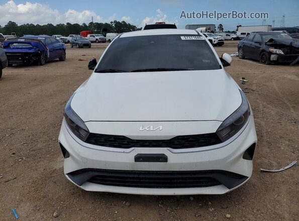 3KPF24AD5RE690572 2024 KIA FORTE White Դիմացի տեսք