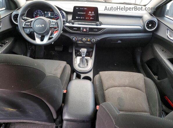 3KPF24AD5RE690572 2024 KIA FORTE White Առջևի վահանակի տեսք