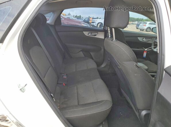 3KPF24AD5RE690572 2024 KIA FORTE White Հետևի նստատեղերի տեսք