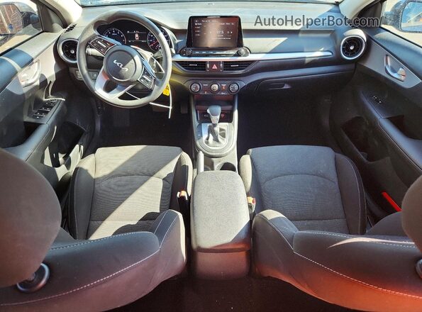 3KPF24AD5RE697540 2024 KIA FORTE Gray Vista del salpicadero