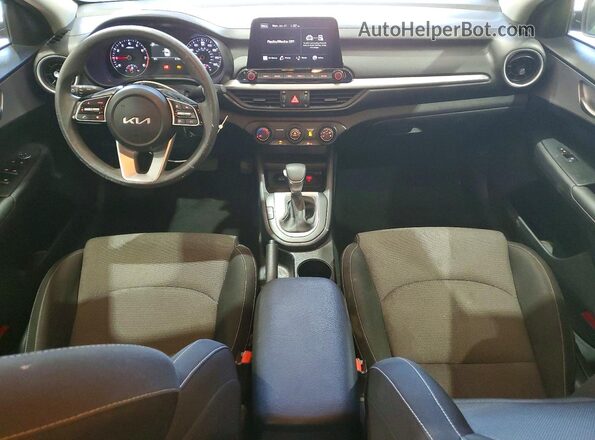 3KPF24AD5RE751287 2024 KIA FORTE Maroon Widok deski rozdzielczej