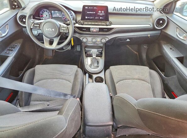 3KPF24AD5RE804280 2024 KIA FORTE Black Vista del salpicadero