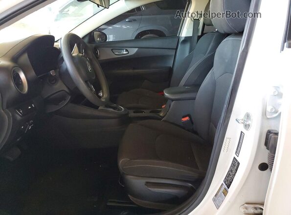 3KPF24AD6LE212121 2020 KIA FORTE Белый Вид салона спереди
