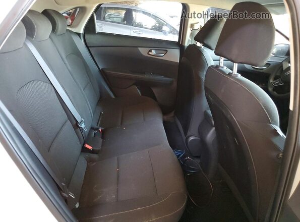 3KPF24AD6LE212121 2020 KIA FORTE Белый Вид задних сидений