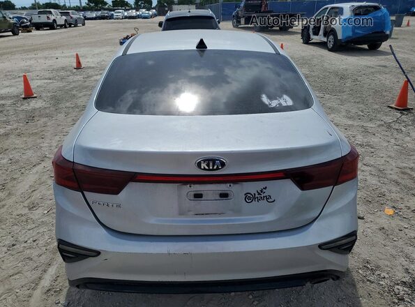 3KPF24AD6LE212684 2020 KIA FORTE Серебряный Вид сзади
