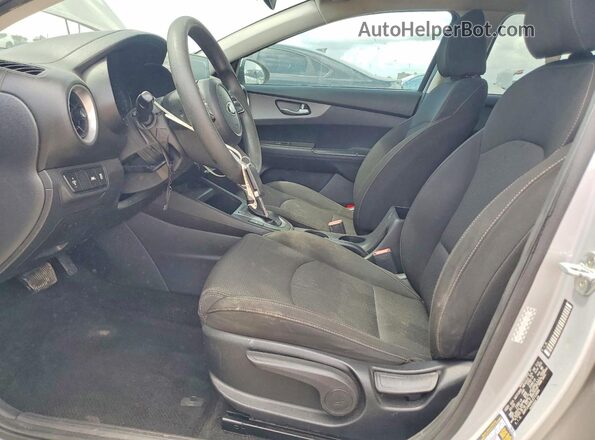 3KPF24AD6LE212684 2020 KIA FORTE Серебряный Вид салона спереди