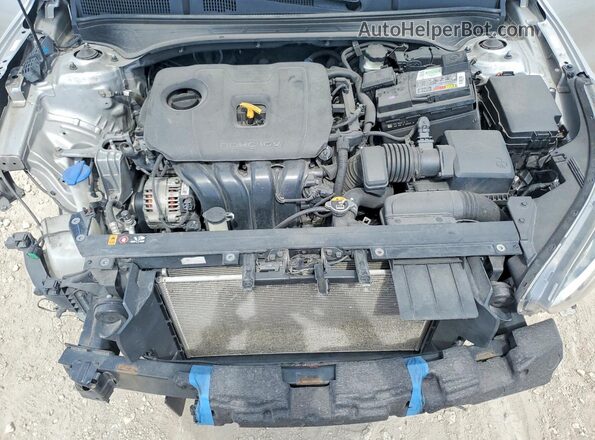 3KPF24AD6LE212684 2020 KIA FORTE Серебряный Вид задней части салона