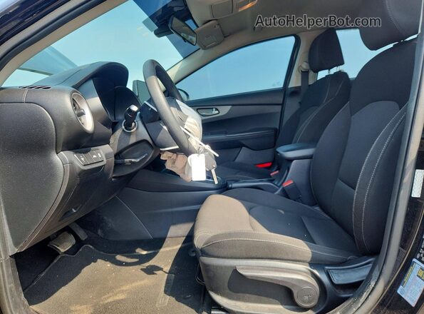 3KPF24AD6ME273552 2021 KIA FORTE Black წინა სალონის ხედი