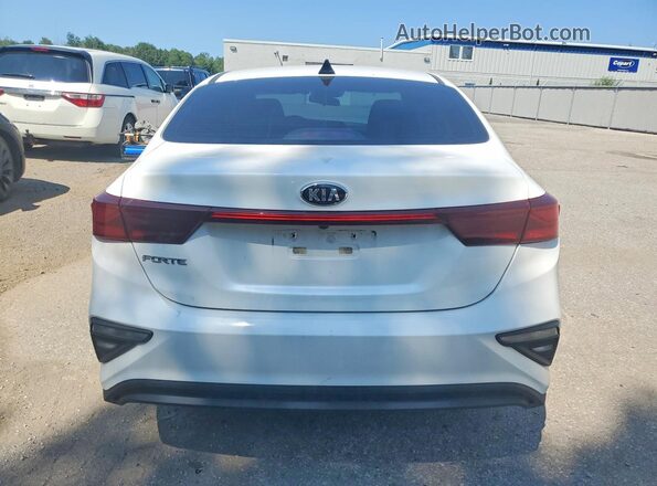 3KPF24AD6ME282848 2021 KIA FORTE Белый Вид сзади