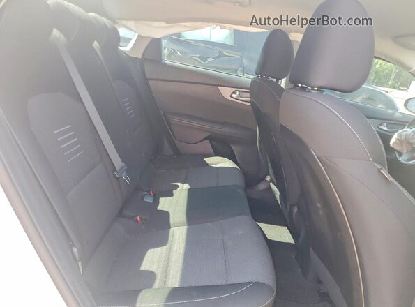3KPF24AD6ME282848 2021 KIA FORTE Белый Вид задних сидений