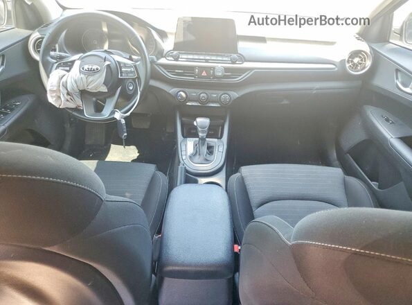 3KPF24AD6ME282848 2021 KIA FORTE Белый Вид панели приборов