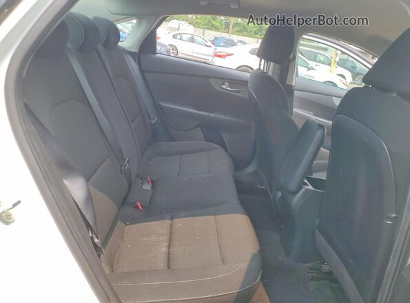3KPF24AD6ME292263 2021 KIA FORTE White Vista de los asientos traseros