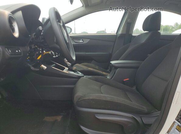 3KPF24AD6ME292263 2021 KIA FORTE White Vista interior delantera