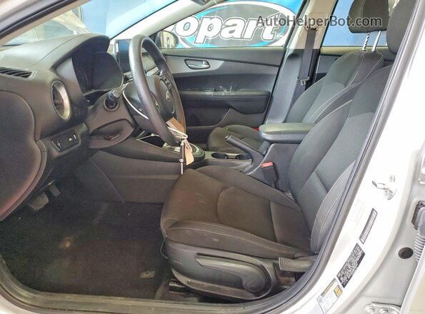 3KPF24AD6ME302631 2021 KIA FORTE Silver Front interior view
