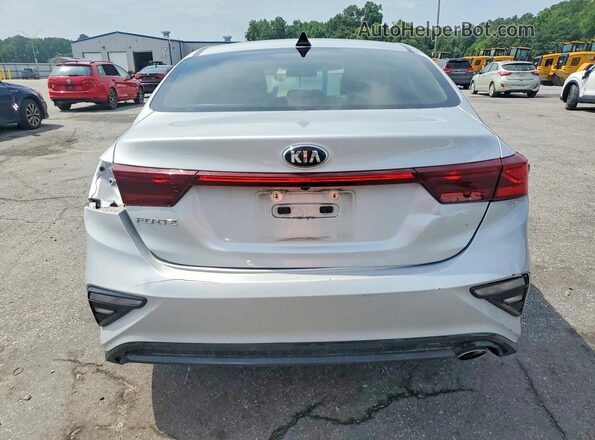 3KPF24AD6ME307070 2021 KIA FORTE Серебряный Вид сзади
