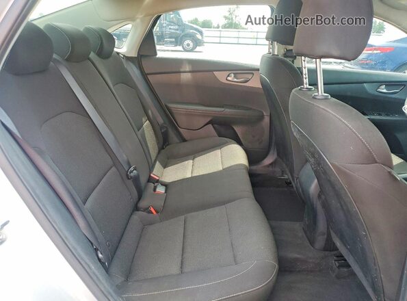 3KPF24AD6ME307070 2021 KIA FORTE Серебряный Вид задних сидений