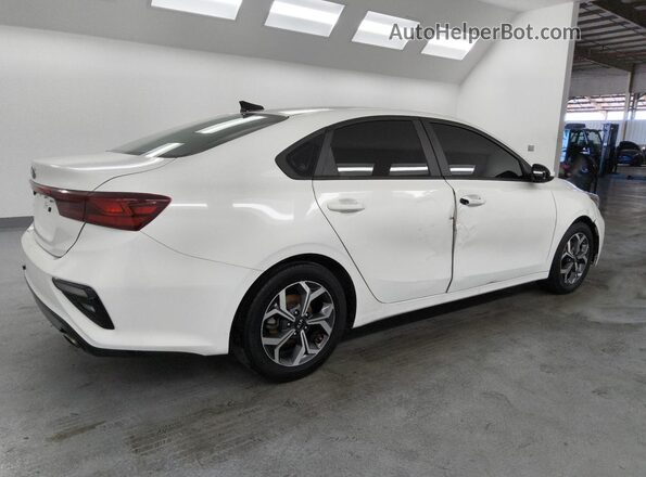 3KPF24AD6ME316061 2021 KIA FORTE White 