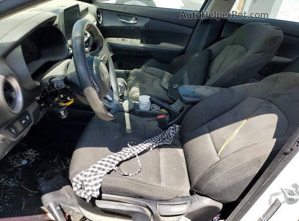 3KPF24AD6ME342532 2021 KIA FORTE White წინა სალონის ხედი