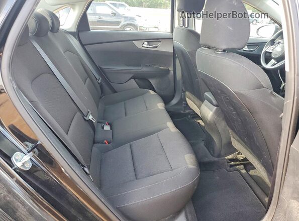 3KPF24AD6ME375563 2021 KIA FORTE Black Widok tylnych siedzeń
