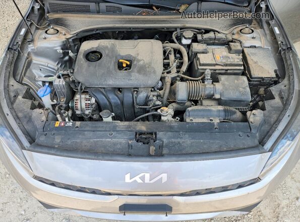 3KPF24AD6NE468083 2022 KIA FORTE Gray Widok wnętrza z tyłu
