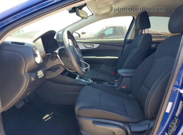 3KPF24AD6RE761570 2024 KIA FORTE Синий Вид салона спереди