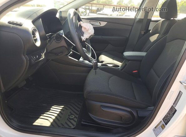 3KPF24AD6RE769958 2024 KIA FORTE Белый Вид салона спереди