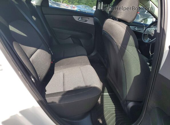 3KPF24AD6RE769958 2024 KIA FORTE Белый Вид задних сидений