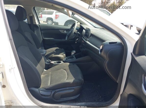 3KPF24AD7KE010841 2019 KIA FORTE White Вид салону спереду