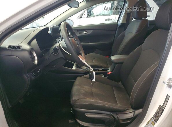 3KPF24AD7KE011892 2019 KIA FORTE White წინა სალონის ხედი