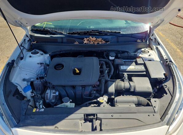 3KPF24AD7KE040163 2019 KIA FORTE White Widok wnętrza z tyłu