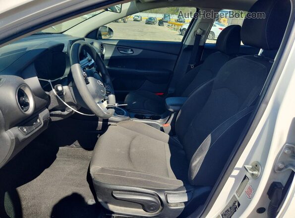 3KPF24AD7KE040163 2019 KIA FORTE White Widok wnętrza z przodu