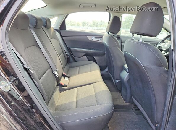 3KPF24AD7KE136486 2019 KIA FORTE Black Widok tylnych siedzeń