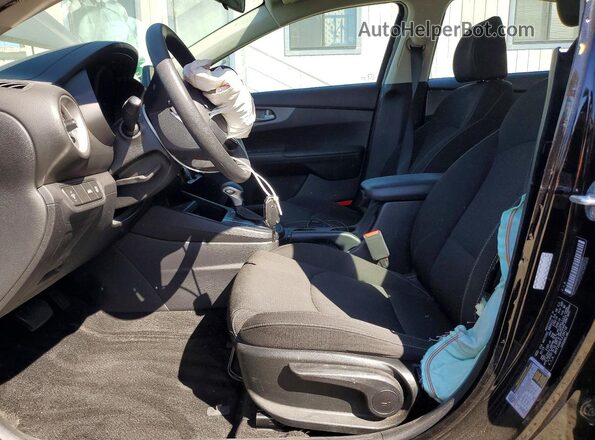 3KPF24AD7LE184118 2020 KIA FORTE Black Вид салону спереду