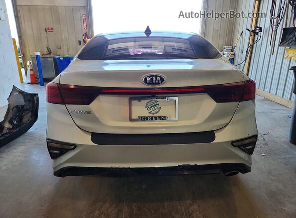 3KPF24AD7ME266822 2021 KIA FORTE Silver Вид ззаду