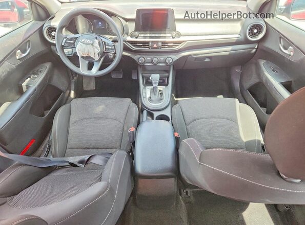 3KPF24AD7ME270661 2021 KIA FORTE Красный Вид панели приборов