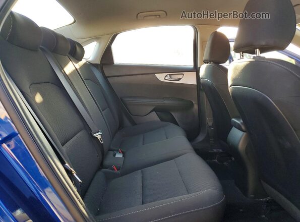 3KPF24AD7ME377600 2021 KIA FORTE Blue Widok tylnych siedzeń