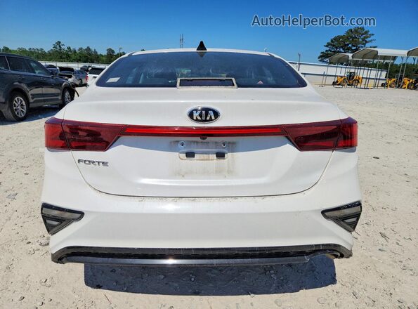 3KPF24AD7ME408716 2021 KIA FORTE Белый Вид сзади