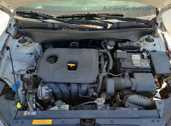 3KPF24AD7ME408716 2021 KIA FORTE Белый Вид задней части салона