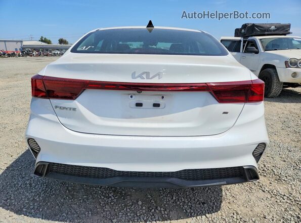 3KPF24AD7NE432788 2022 KIA FORTE White Հետևի տեսք